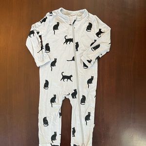 Kyte Baby. Zippered Romper. Black Cat. 6-12 months. VGUC.
